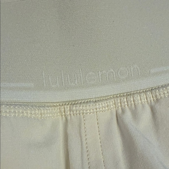Lululemon Swift Relaxed Shorts 9” with zipper Pickets Cream - Picture 9 of 10